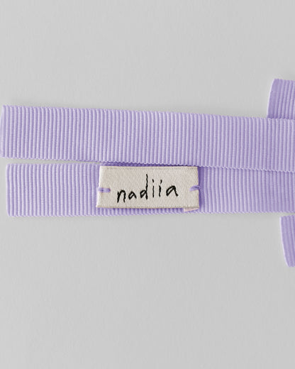 Купіть виріб ручної роботи Ribbon Barette in Lilac від Nadiia World. Ідеальний вибір для додавання вишуканості та шарму до вашого житлового простору або колекції особистих аксесуарів.