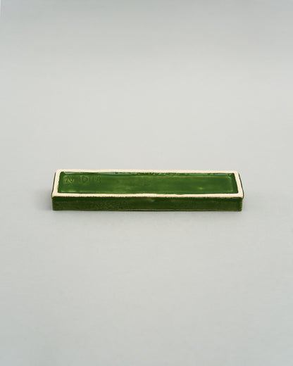 Купіть виріб ручної роботи Candle Holder in Green від Nadiia World. Ідеальний вибір для додавання вишуканості та шарму до вашого житлового простору або колекції особистих аксесуарів.