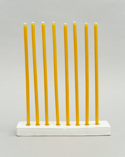 Купіть виріб ручної роботи 8 Honey Candles in Yellow від Nadiia World. Ідеальний вибір для додавання вишуканості та шарму до вашого житлового простору або колекції особистих аксесуарів.