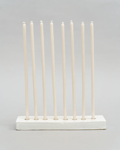 Купіть виріб ручної роботи 8 Honey Candles "White Dawn" від Nadiia World. Ідеальний вибір для додавання вишуканості та шарму до вашого житлового простору або колекції особистих аксесуарів.