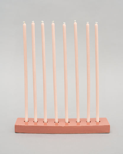 Купіть виріб ручної роботи An Eight-Arm Candle Holder in White від Nadiia World. Ідеальний вибір для додавання вишуканості та шарму до вашого житлового простору або колекції особистих аксесуарів.