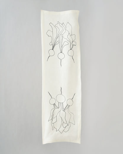 Купіть виріб ручної роботи Table Runner “Vegetables” in Beet від Nadiia World. Ідеальний вибір для додавання вишуканості та шарму до вашого житлового простору або колекції особистих аксесуарів.