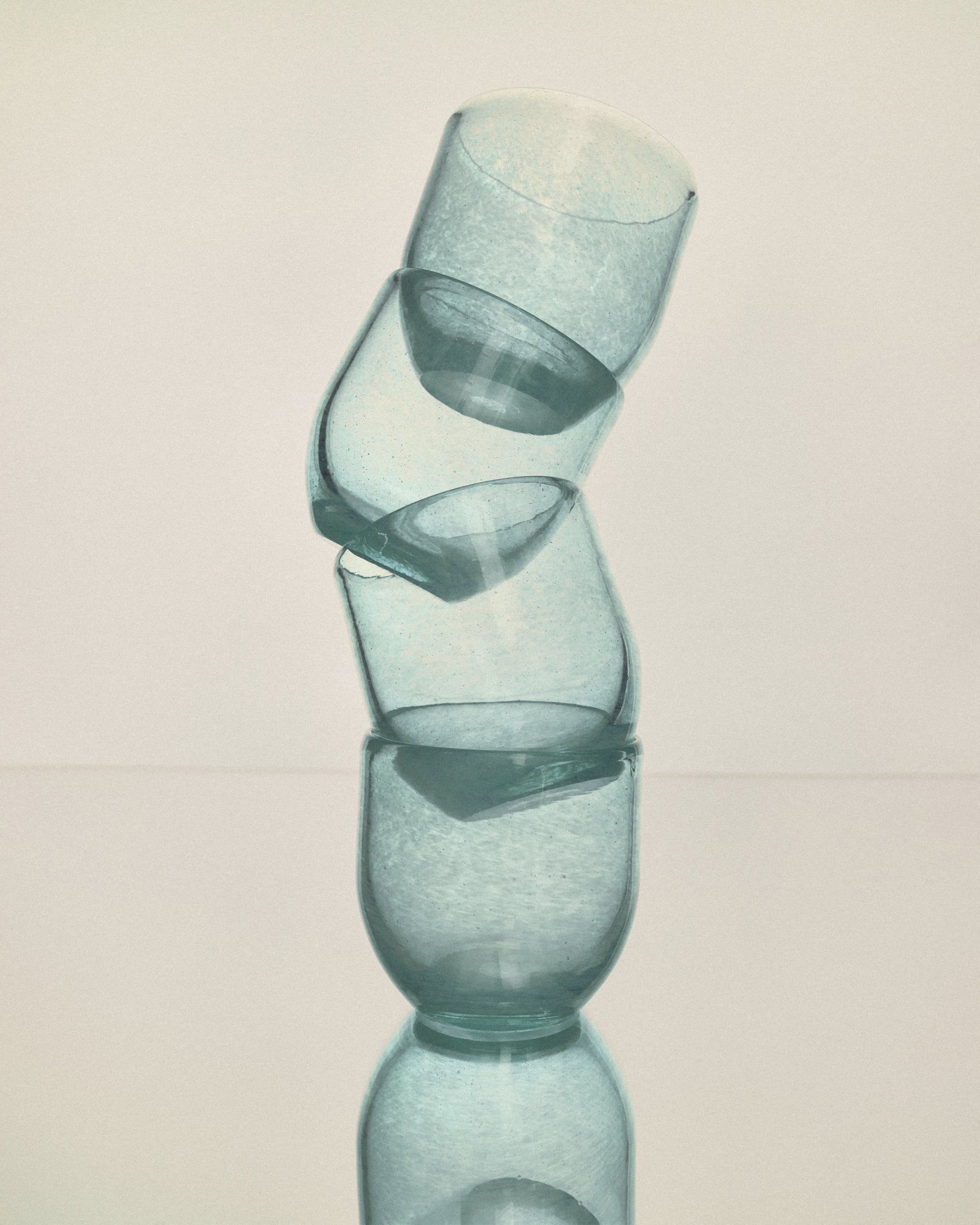 Купіть виріб ручної роботи Set 3 Hand-Blown Glass Set “Antique Well” від Nadiia World. Ідеальний вибір для додавання вишуканості та шарму до вашого житлового простору або колекції особистих аксесуарів.