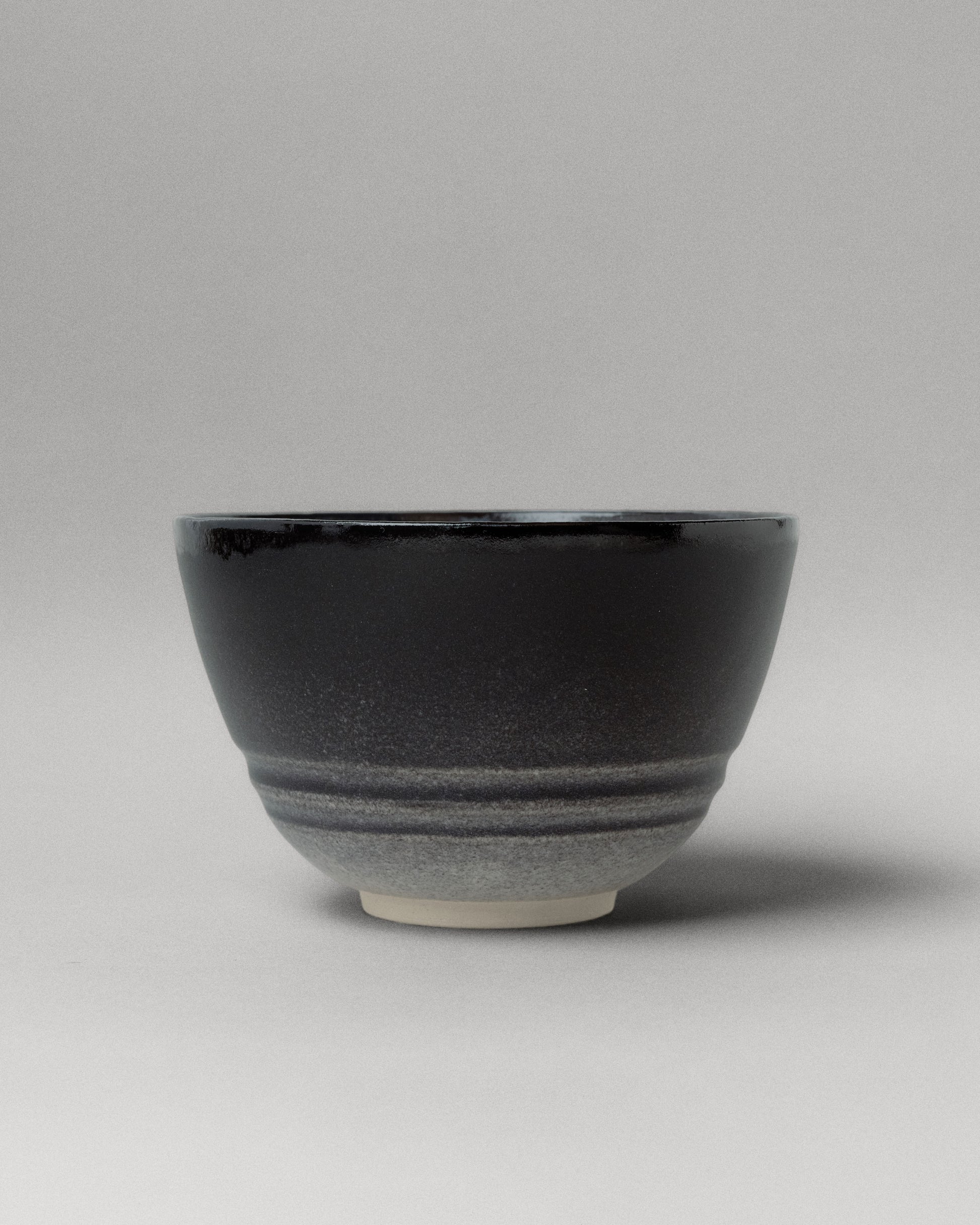 Купіть виріб ручної роботи Chawan “Dream” від Nadiia World. Ідеальний вибір для додавання вишуканості та шарму до вашого житлового простору або колекції особистих аксесуарів.