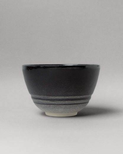 Купіть виріб ручної роботи Chawan “Dream” від Nadiia World. Ідеальний вибір для додавання вишуканості та шарму до вашого житлового простору або колекції особистих аксесуарів.