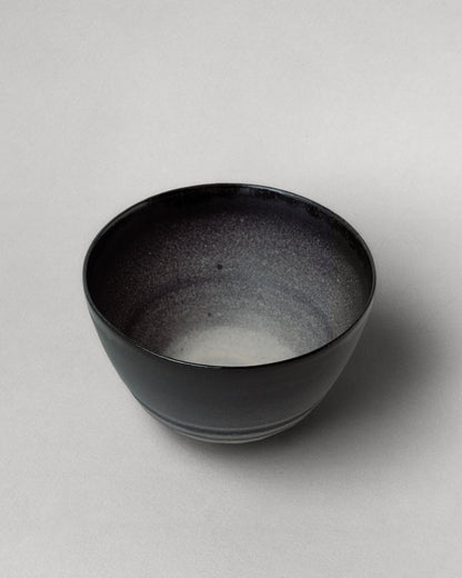Купіть виріб ручної роботи Chawan “Dream” від Nadiia World. Ідеальний вибір для додавання вишуканості та шарму до вашого житлового простору або колекції особистих аксесуарів.