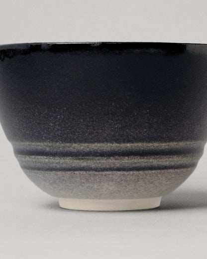 Купіть виріб ручної роботи Chawan “Dream” від Nadiia World. Ідеальний вибір для додавання вишуканості та шарму до вашого житлового простору або колекції особистих аксесуарів.