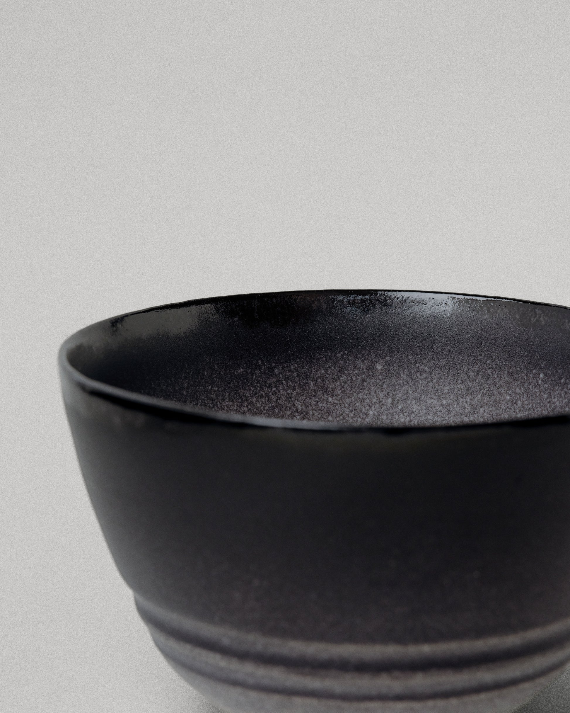 Купіть виріб ручної роботи Chawan “Dream” від Nadiia World. Ідеальний вибір для додавання вишуканості та шарму до вашого житлового простору або колекції особистих аксесуарів.
