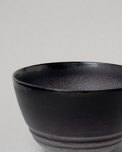 Купіть виріб ручної роботи Chawan “Dream” від Nadiia World. Ідеальний вибір для додавання вишуканості та шарму до вашого житлового простору або колекції особистих аксесуарів.