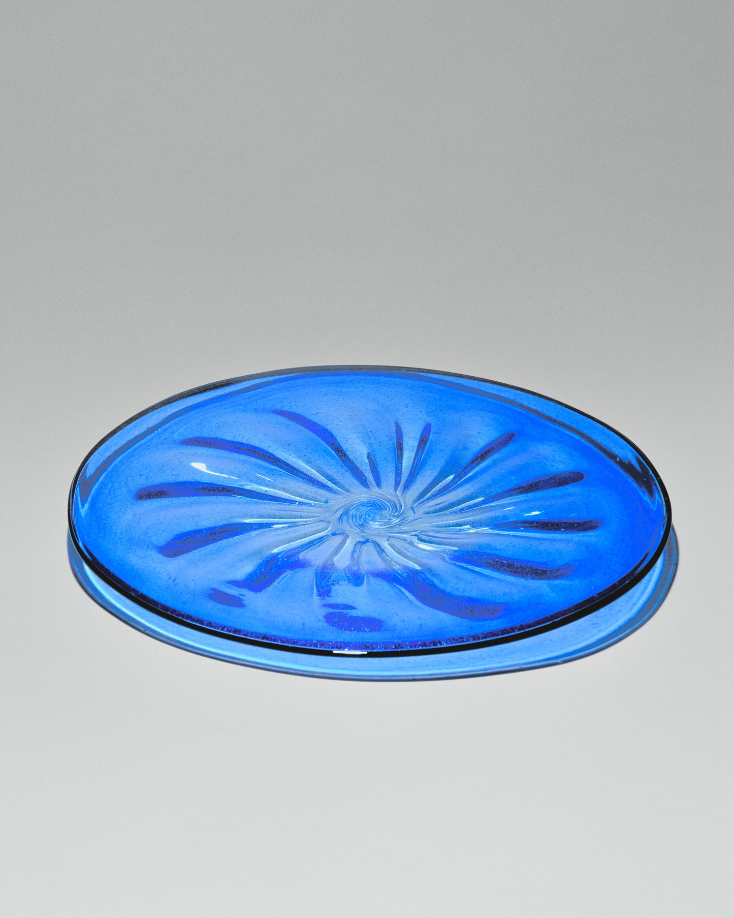 A giant hand-blown glass plate "Dark Blue"