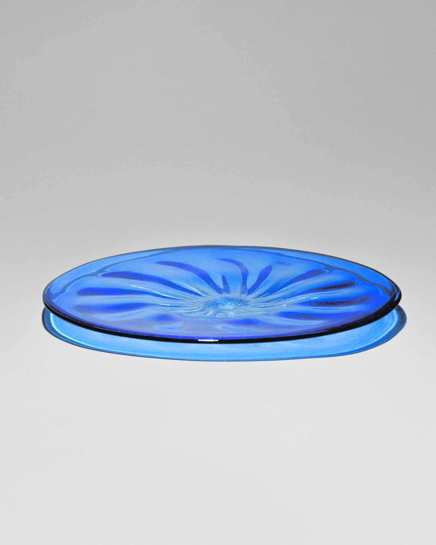 A giant hand-blown glass plate "Dark Blue"