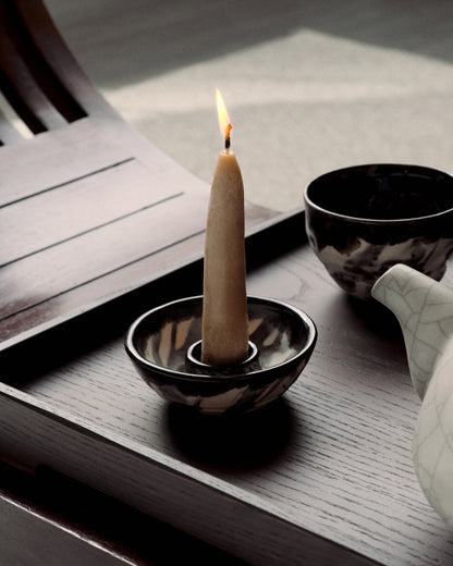 Купіть виріб ручної роботи Candle Holder “Serenity” від Nadiia World. Ідеальний вибір для додавання вишуканості та шарму до вашого житлового простору або колекції особистих аксесуарів.