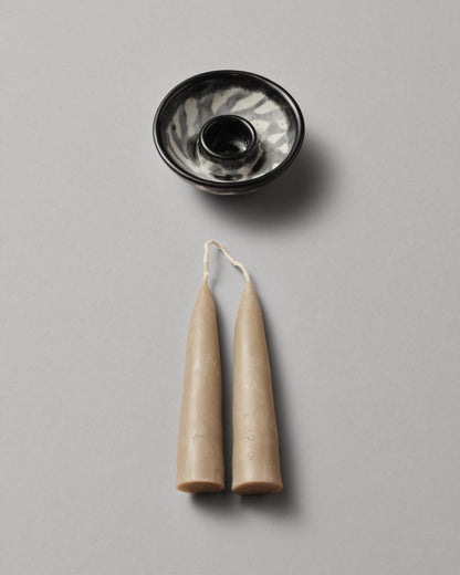 Купіть виріб ручної роботи Candle Holder “Serenity” від Nadiia World. Ідеальний вибір для додавання вишуканості та шарму до вашого житлового простору або колекції особистих аксесуарів.