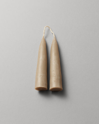 Купіть виріб ручної роботи Pair of Candles “Serenity” від Nadiia World. Ідеальний вибір для додавання вишуканості та шарму до вашого житлового простору або колекції особистих аксесуарів.