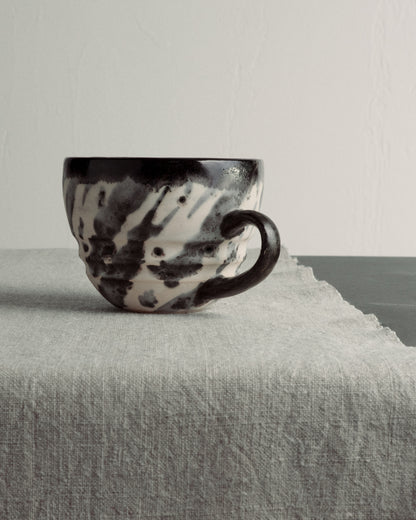 Купіть виріб ручної роботи Cup “Serenity” від Nadiia World. Ідеальний вибір для додавання вишуканості та шарму до вашого житлового простору або колекції особистих аксесуарів.