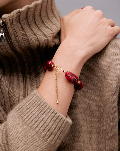 Купіть виріб ручної роботи Red Speckled "Beans" Bracelet від Nadiia World. Ідеальний вибір для додавання вишуканості та шарму до вашого житлового простору або колекції особистих аксесуарів.