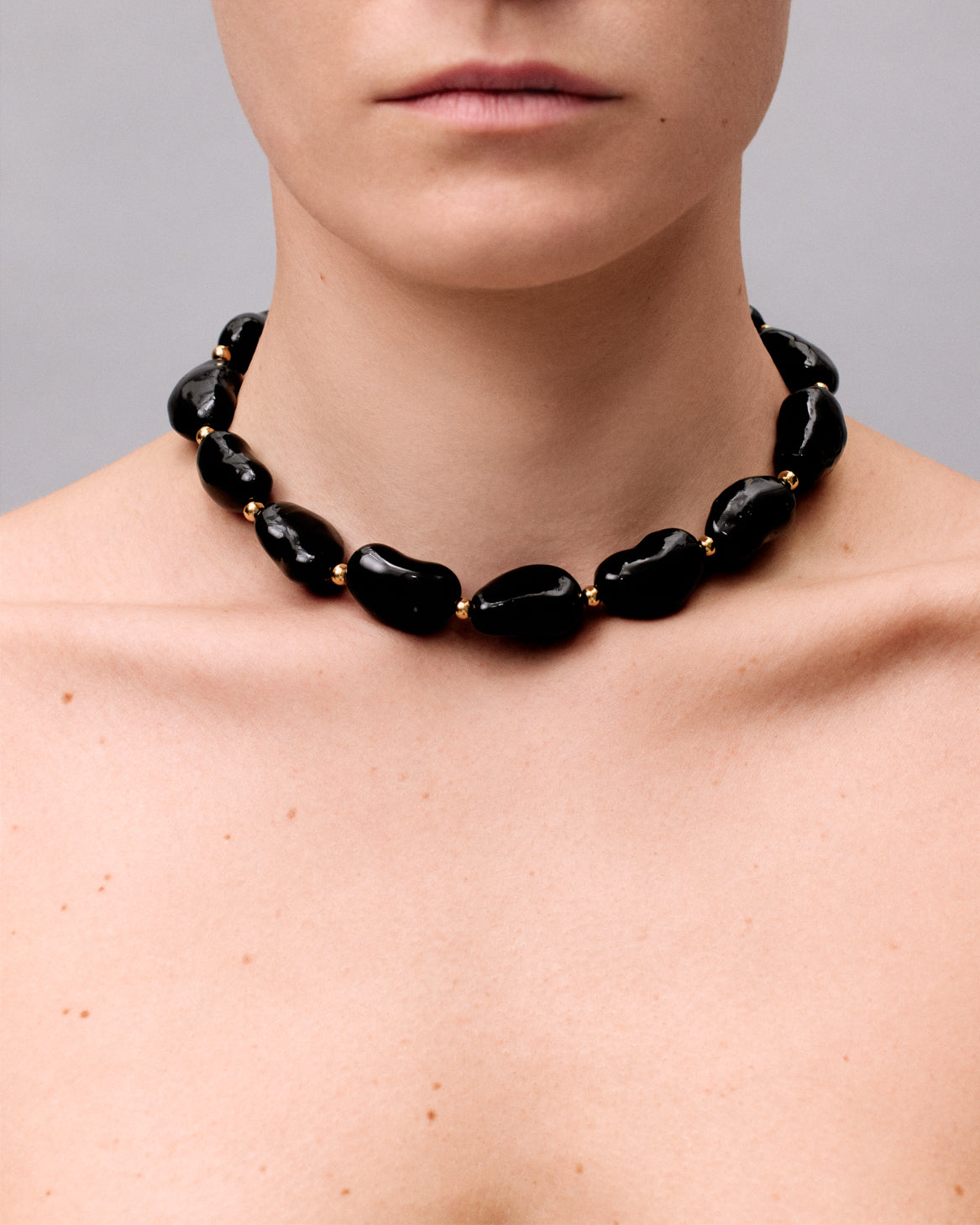 Купіть виріб ручної роботи Black "Beans" Necklace від Nadiia World. Ідеальний вибір для додавання вишуканості та шарму до вашого житлового простору або колекції особистих аксесуарів.