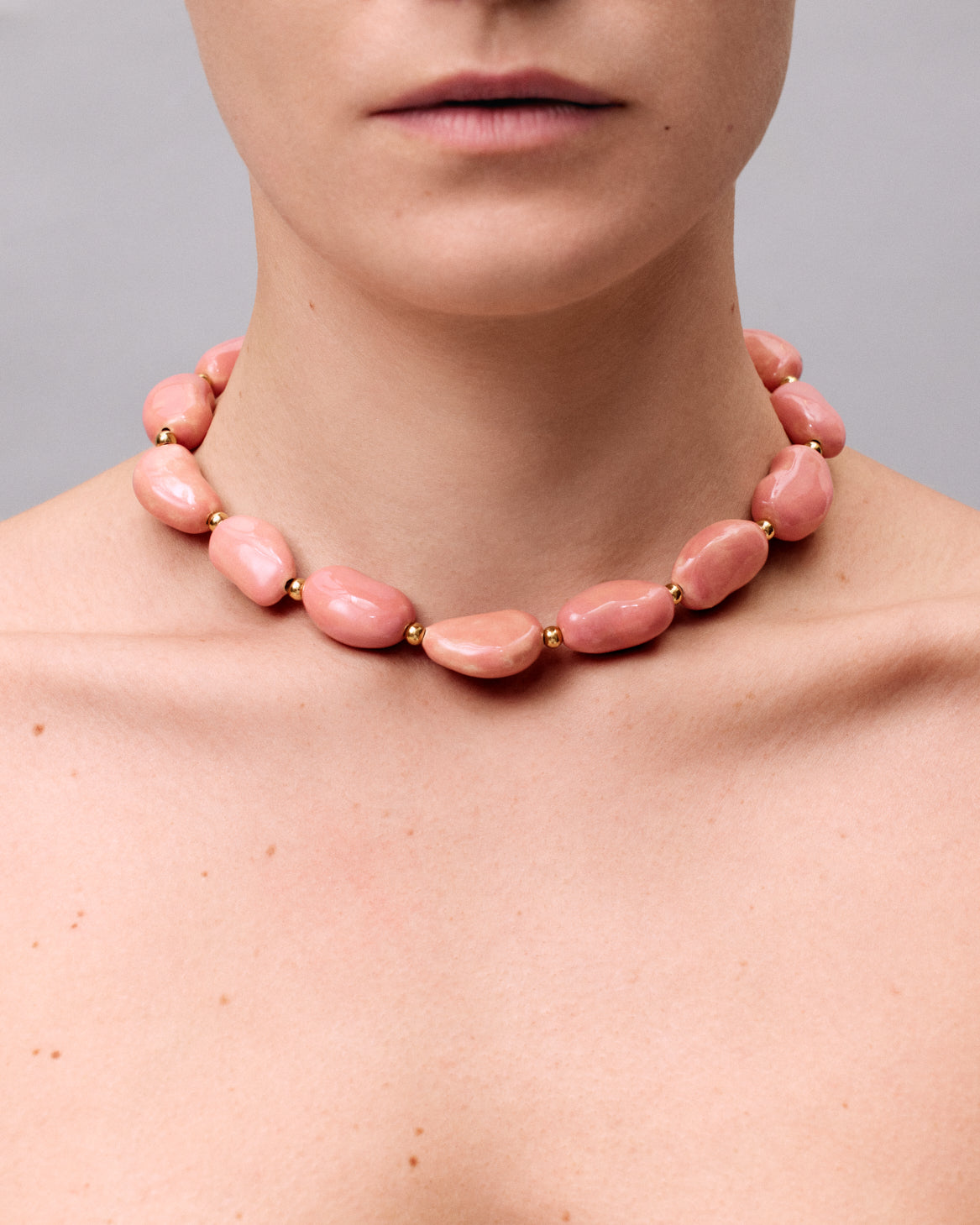 Купіть виріб ручної роботи Pink "Beans" Necklace від Nadiia World. Ідеальний вибір для додавання вишуканості та шарму до вашого житлового простору або колекції особистих аксесуарів.