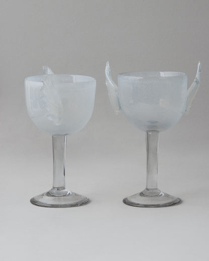 Купіть виріб ручної роботи Wings Wine Glass від Nadiia World. Ідеальний вибір для додавання вишуканості та шарму до вашого житлового простору або колекції особистих аксесуарів.