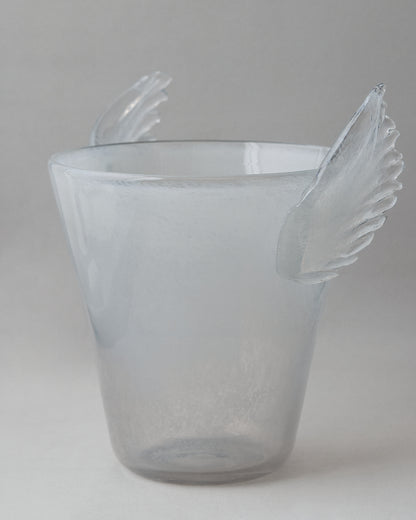 Купіть виріб ручної роботи Wings Ice Bucket від Nadiia World. Ідеальний вибір для додавання вишуканості та шарму до вашого житлового простору або колекції особистих аксесуарів.