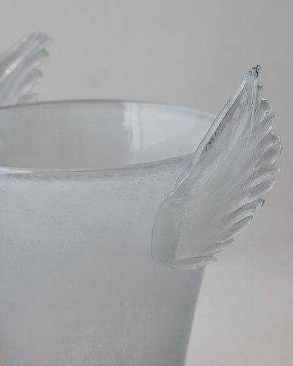 Купіть виріб ручної роботи Wings Ice Bucket від Nadiia World. Ідеальний вибір для додавання вишуканості та шарму до вашого житлового простору або колекції особистих аксесуарів.