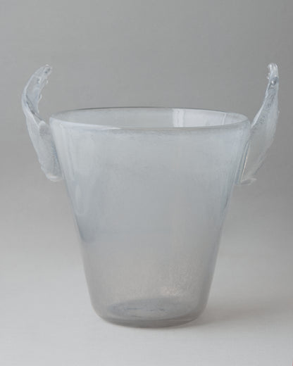 Купіть виріб ручної роботи Wings Ice Bucket від Nadiia World. Ідеальний вибір для додавання вишуканості та шарму до вашого житлового простору або колекції особистих аксесуарів.