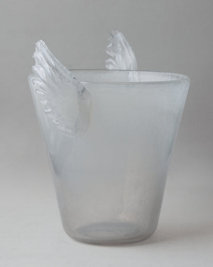 Купіть виріб ручної роботи Wings Ice Bucket від Nadiia World. Ідеальний вибір для додавання вишуканості та шарму до вашого житлового простору або колекції особистих аксесуарів.