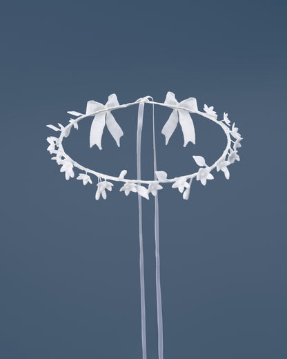 Wax Wreath “Twin Bows”