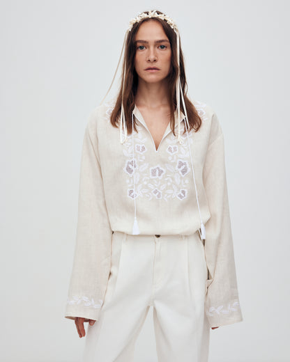 Купіть виріб ручної роботи Embroidered shirt Babylon XX in Unbleached Linen від Nadiia World. Ідеальний вибір для додавання вишуканості та шарму до вашого житлового простору або колекції особистих аксесуарів.