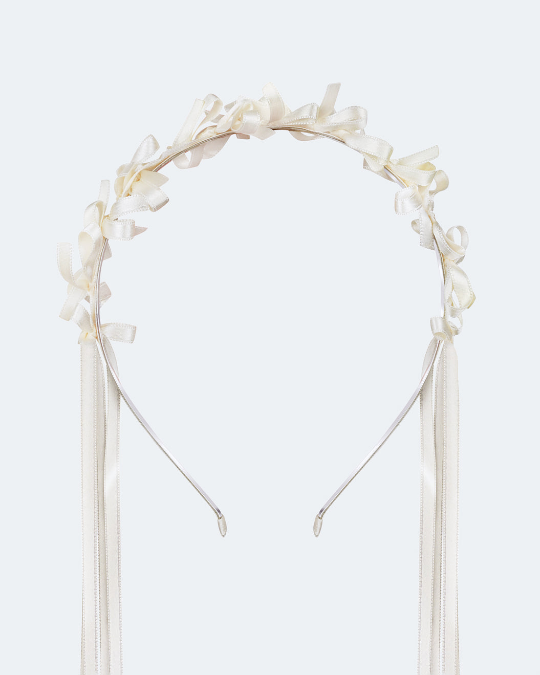 Light summer wreath "Lebidka" in Milky