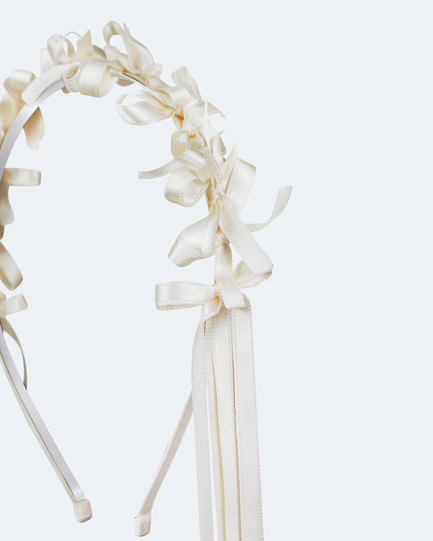 Light summer wreath "Lebidka" in Milky