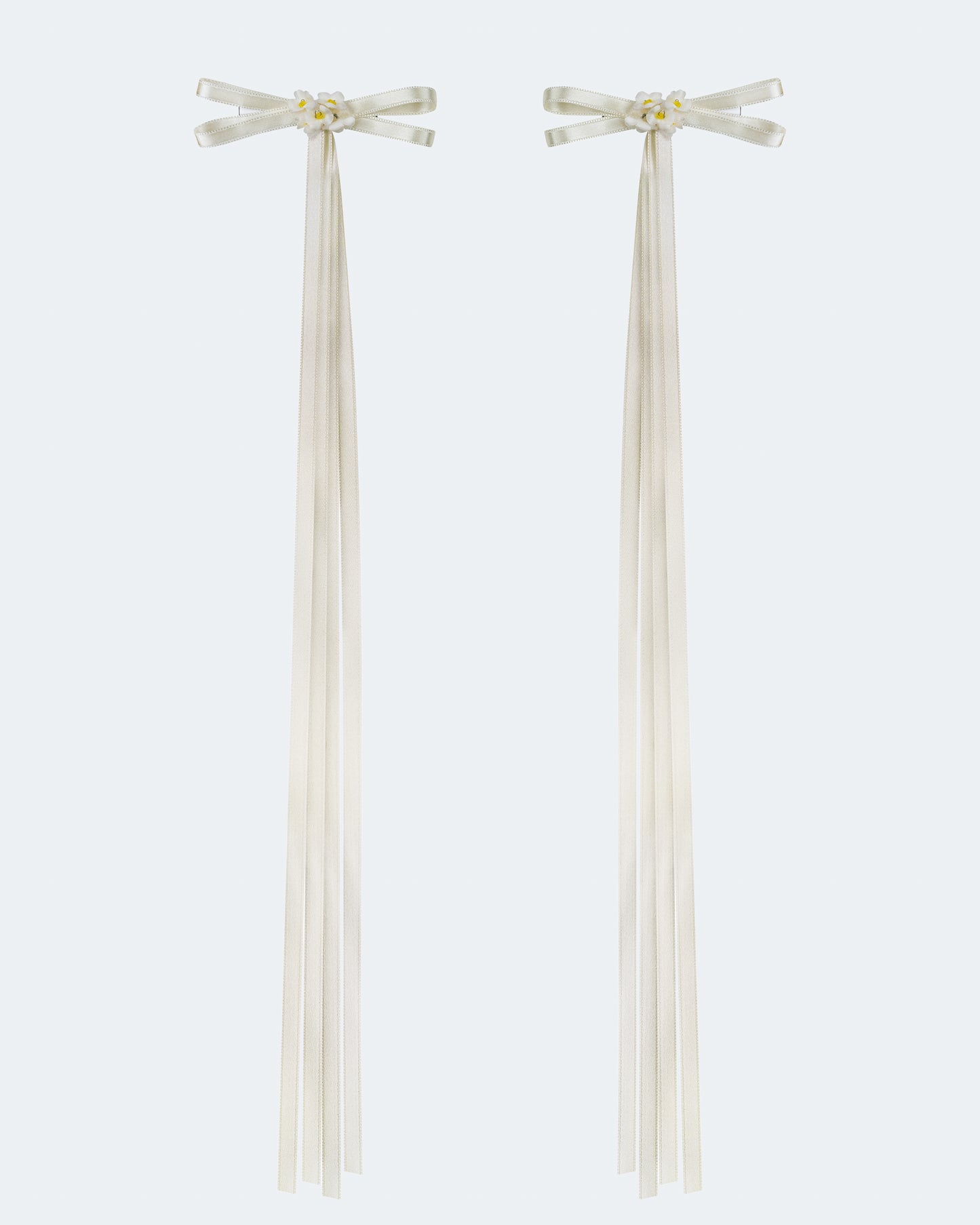 A pair of ribbons-barrettes "Tsarivna" in Milky
"