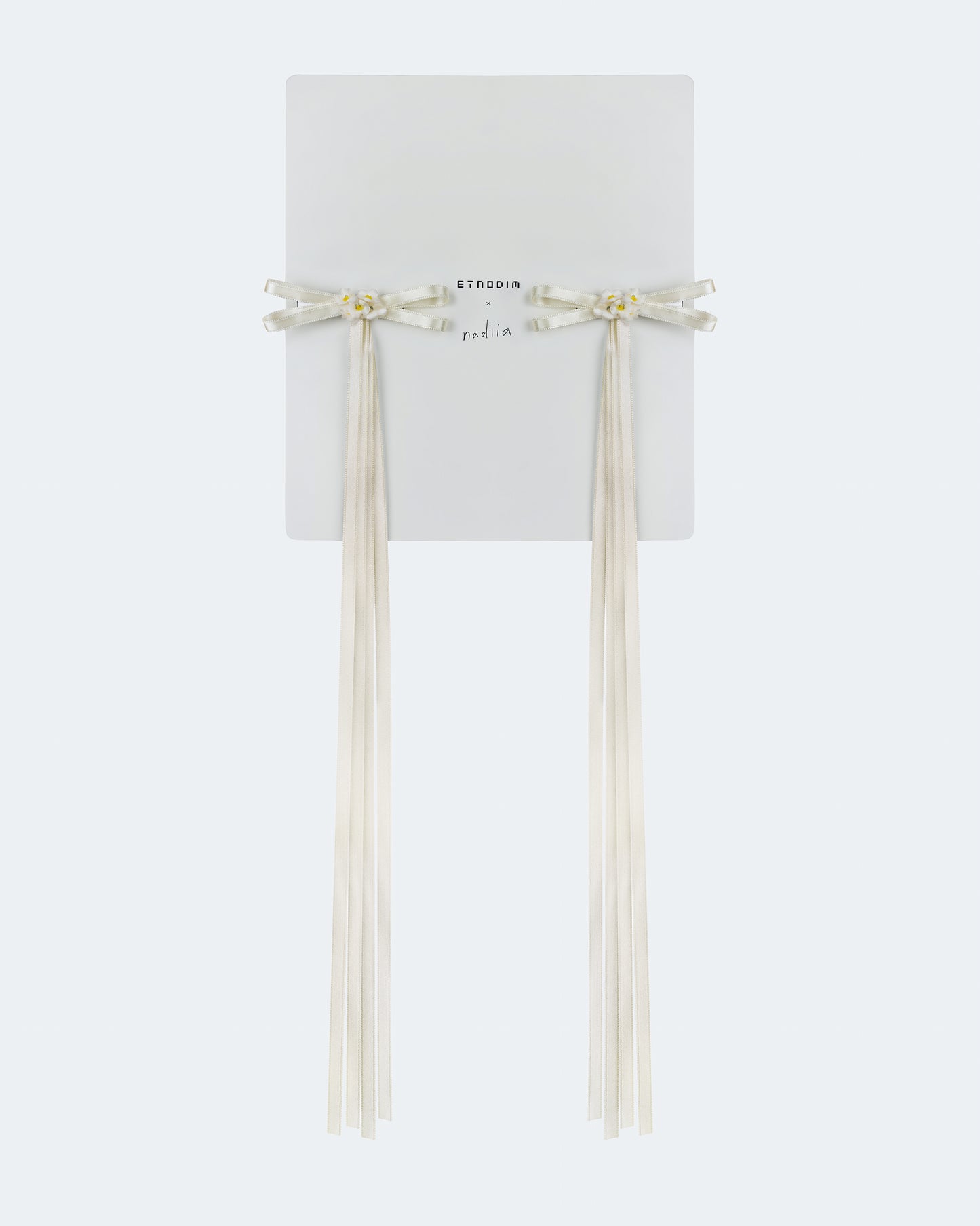 A pair of ribbons-barrettes "Tsarivna" in Milky
"