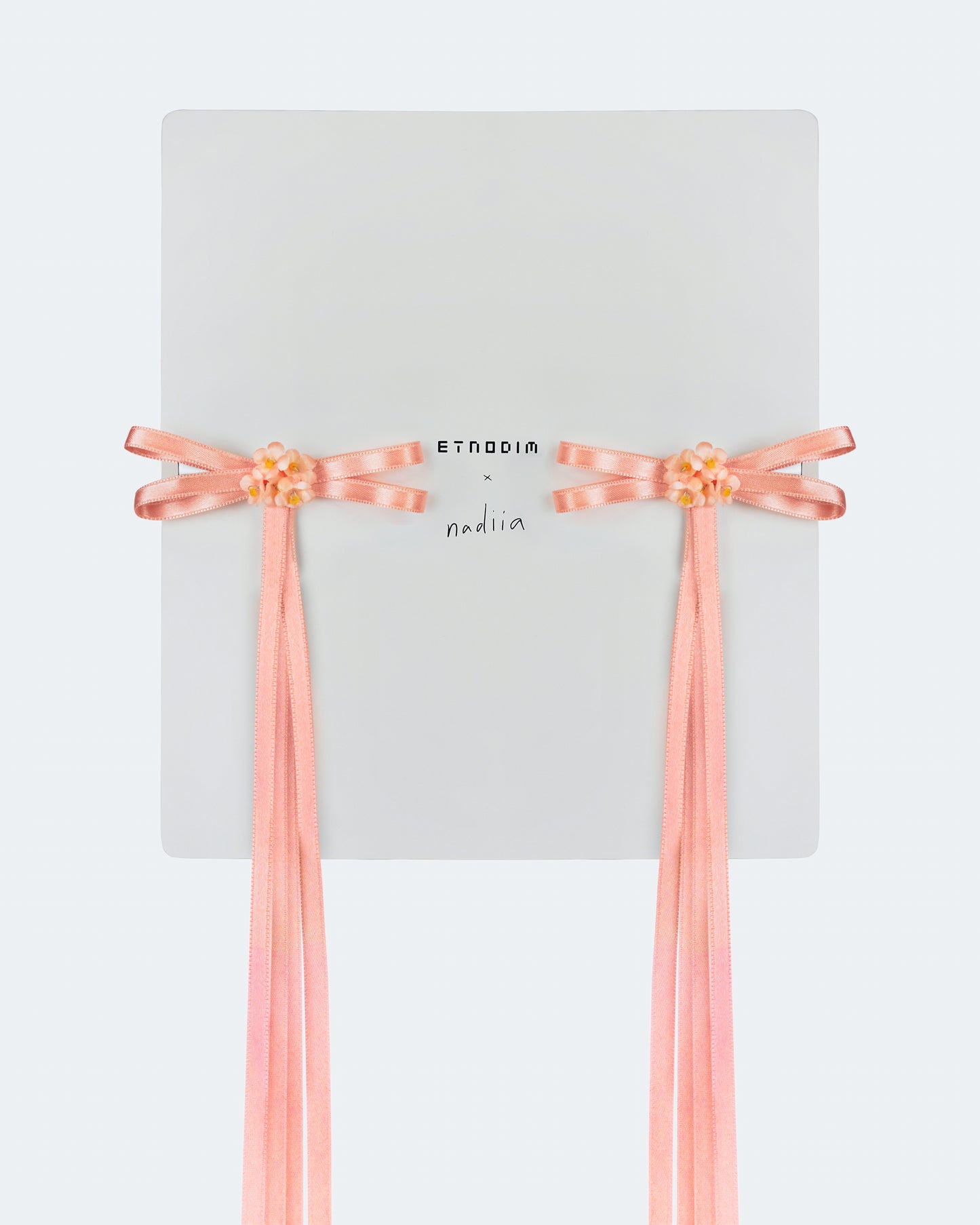 A pair of ribbons-barrettes "Tsarivna" in Peach