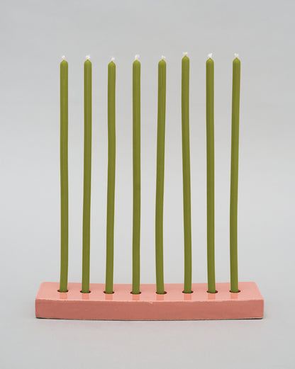 Купіть виріб ручної роботи 8 Honey Candles in Edelweiss від Nadiia World. Ідеальний вибір для додавання вишуканості та шарму до вашого житлового простору або колекції особистих аксесуарів.