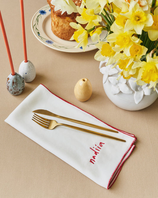 Купіть виріб ручної роботи Headscarf-napkin Nadiia від Nadiia World. Ідеальний вибір для додавання вишуканості та шарму до вашого житлового простору або колекції особистих аксесуарів.