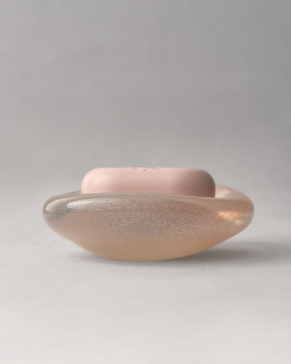 Купіть виріб ручної роботи "Swan" perfumed soap від Nadiia World. Ідеальний вибір для додавання вишуканості та шарму до вашого житлового простору або колекції особистих аксесуарів.