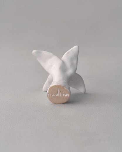 Купіть виріб ручної роботи Ceramic flower incense holder “Flower” від Nadiia World. Ідеальний вибір для додавання вишуканості та шарму до вашого житлового простору або колекції особистих аксесуарів.