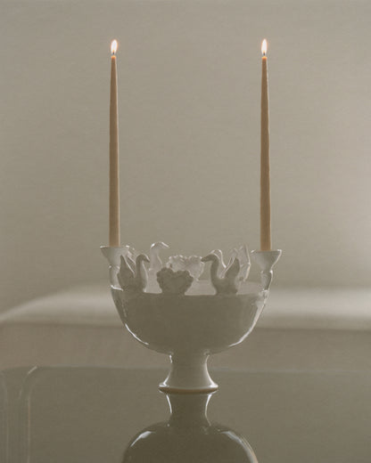 Купіть виріб ручної роботи Two candles set “White" від Nadiia World. Ідеальний вибір для додавання вишуканості та шарму до вашого житлового простору або колекції особистих аксесуарів.