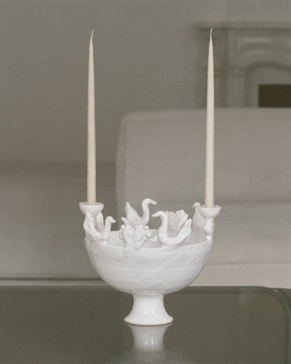 Купіть виріб ручної роботи Two candles set “White" від Nadiia World. Ідеальний вибір для додавання вишуканості та шарму до вашого житлового простору або колекції особистих аксесуарів.