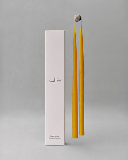 Купіть виріб ручної роботи Two candles set “Honey" від Nadiia World. Ідеальний вибір для додавання вишуканості та шарму до вашого житлового простору або колекції особистих аксесуарів.