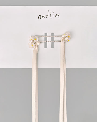 Купіть виріб ручної роботи Hair Clips Set "Snowshoes" від Nadiia World. Ідеальний вибір для додавання вишуканості та шарму до вашого житлового простору або колекції особистих аксесуарів.
