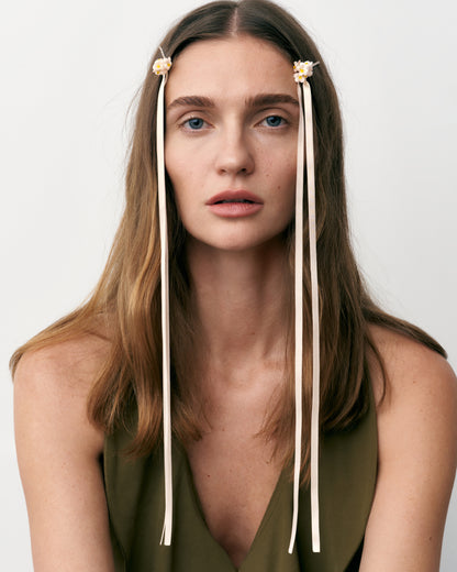 Купіть виріб ручної роботи Hair Clips Set "Snowshoes" від Nadiia World. Ідеальний вибір для додавання вишуканості та шарму до вашого житлового простору або колекції особистих аксесуарів.