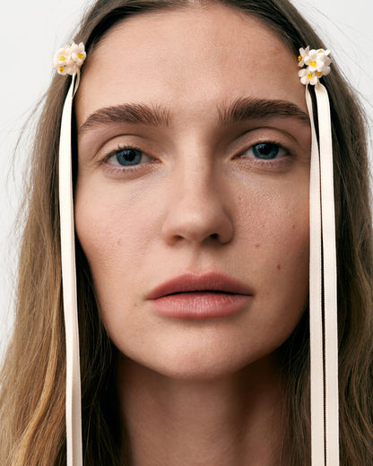 Купіть виріб ручної роботи Hair Clips Set "Snowshoes" від Nadiia World. Ідеальний вибір для додавання вишуканості та шарму до вашого житлового простору або колекції особистих аксесуарів.