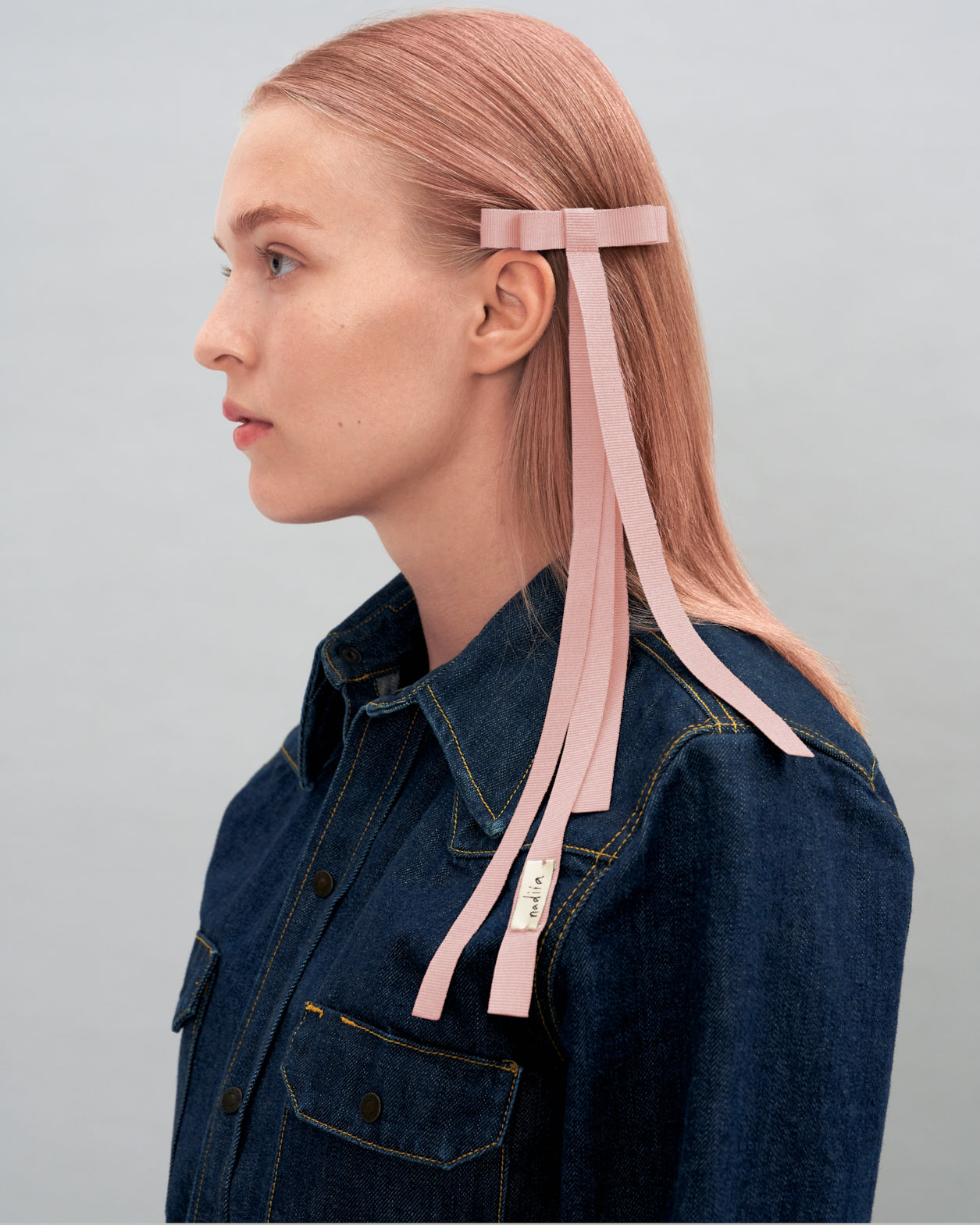 Купіть виріб ручної роботи Ribbon Barette Pink Aster Jul x Nadiia від Nadiia World. Ідеальний вибір для додавання вишуканості та шарму до вашого житлового простору або колекції особистих аксесуарів.