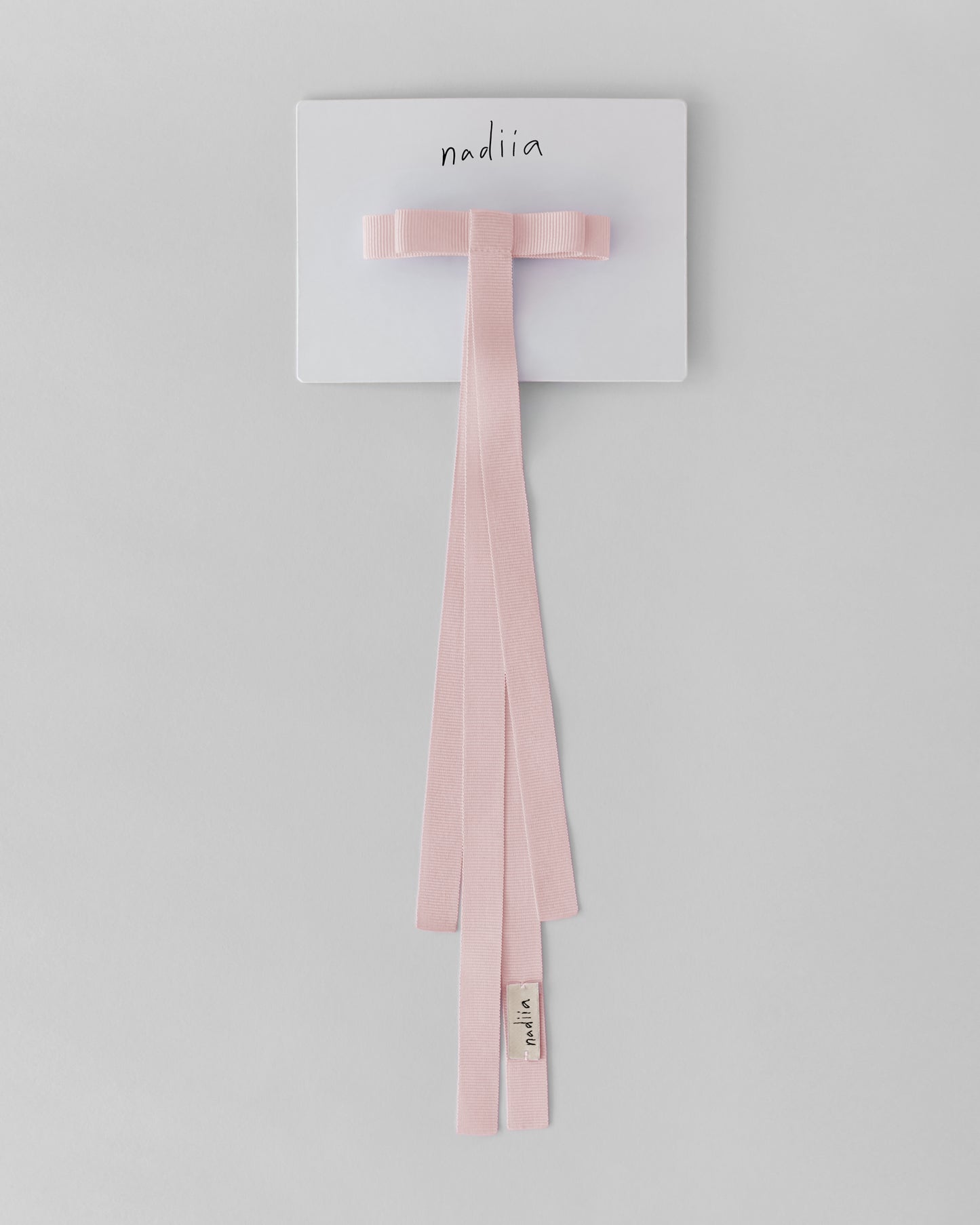 Купіть виріб ручної роботи Ribbon Barette Pink Aster Jul x Nadiia від Nadiia World. Ідеальний вибір для додавання вишуканості та шарму до вашого житлового простору або колекції особистих аксесуарів.