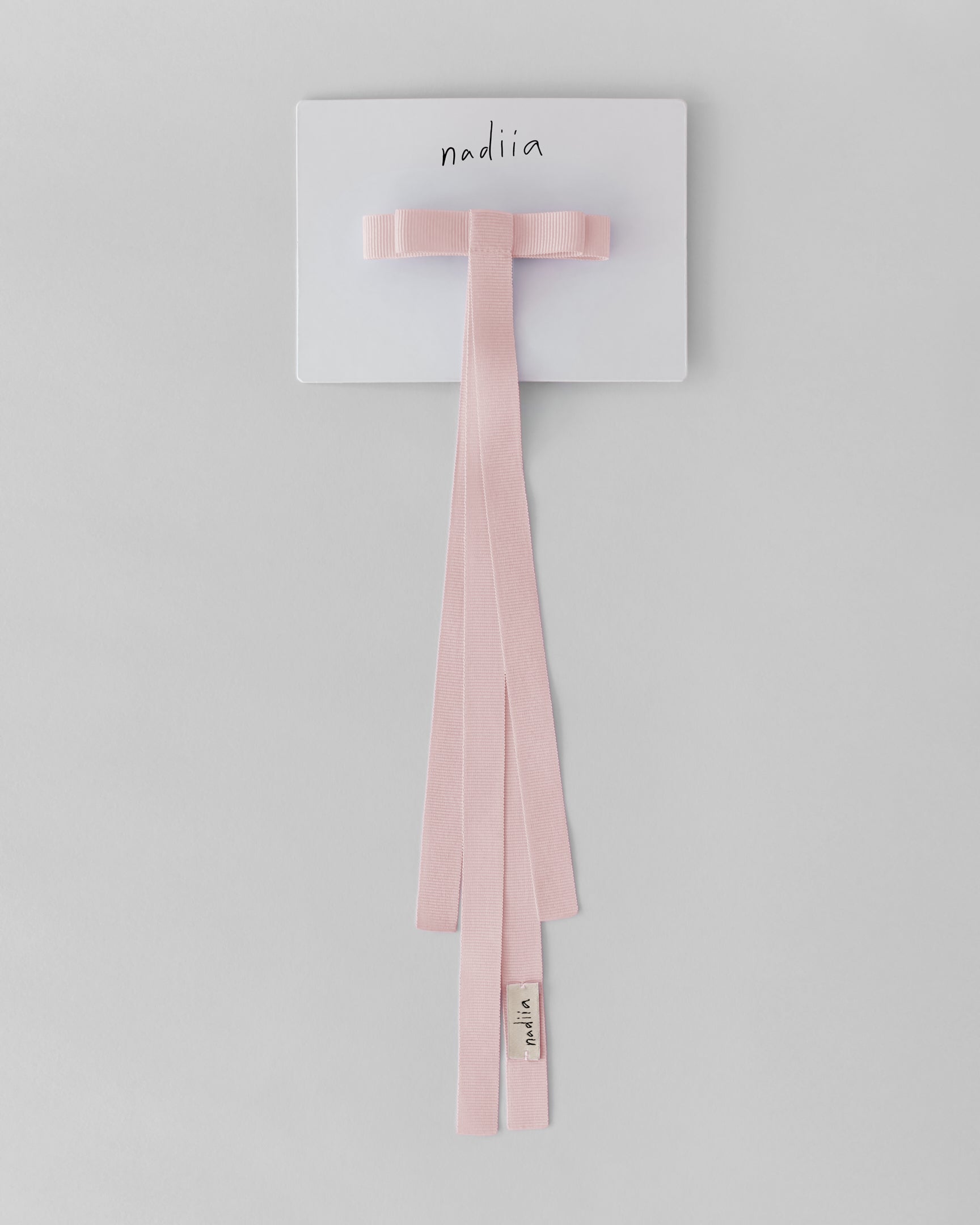 Купіть виріб ручної роботи Ribbon Barette Pink Aster Jul x Nadiia від Nadiia World. Ідеальний вибір для додавання вишуканості та шарму до вашого житлового простору або колекції особистих аксесуарів.