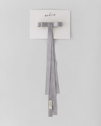 Купіть виріб ручної роботи Ribbon Barette Grey Haze Jul x Nadiia від Nadiia World. Ідеальний вибір для додавання вишуканості та шарму до вашого житлового простору або колекції особистих аксесуарів.