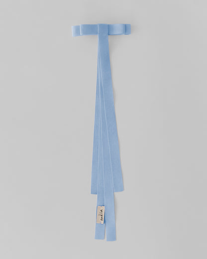 Купіть виріб ручної роботи Ribbon Barette Azur Jul x Nadiia від Nadiia World. Ідеальний вибір для додавання вишуканості та шарму до вашого житлового простору або колекції особистих аксесуарів.