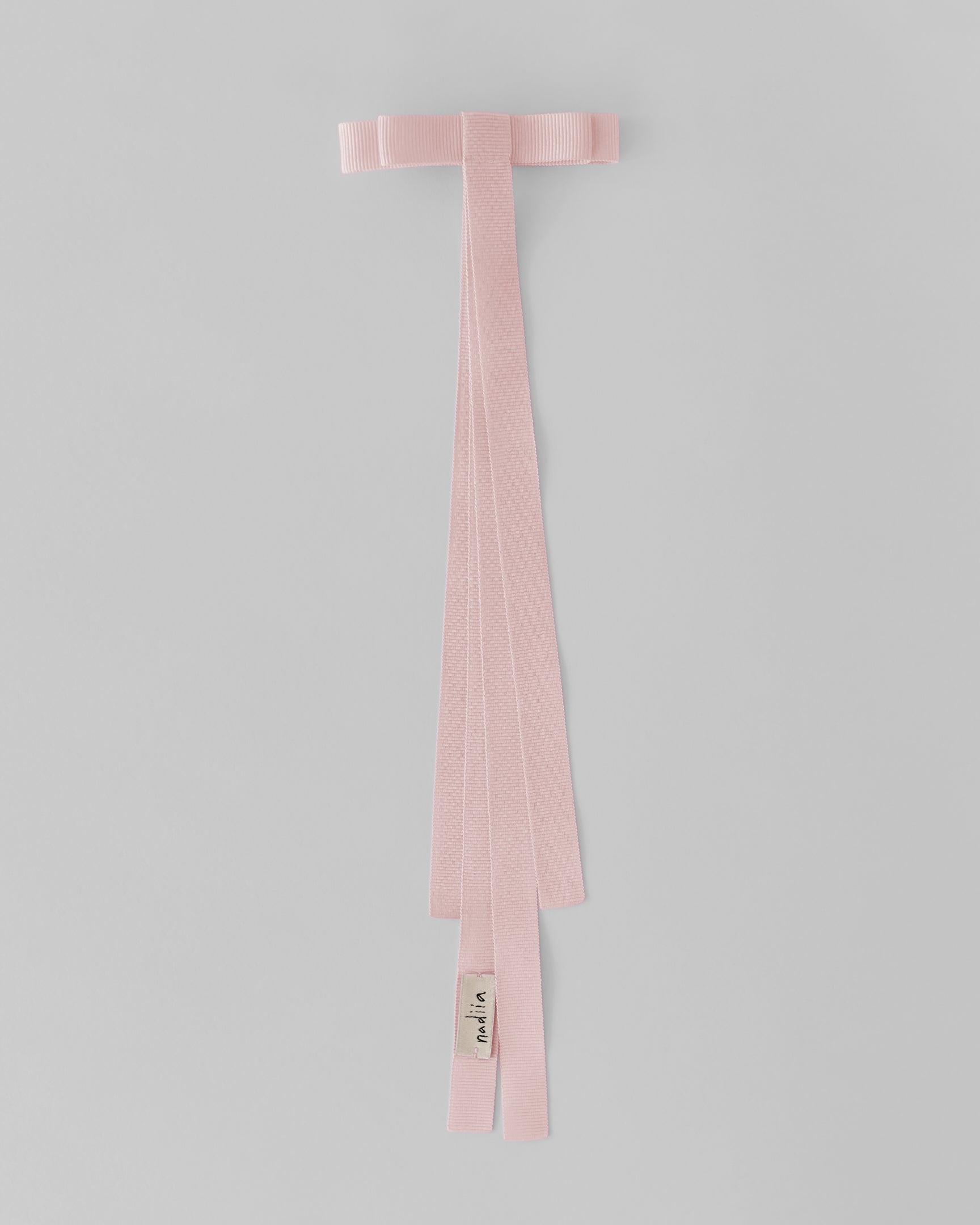 Купіть виріб ручної роботи Ribbon Barette Pink Aster Jul x Nadiia від Nadiia World. Ідеальний вибір для додавання вишуканості та шарму до вашого житлового простору або колекції особистих аксесуарів.